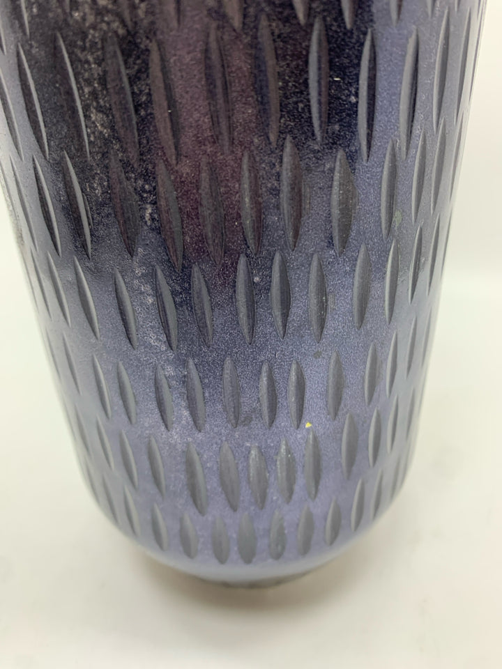 GREY TALL VASE W/LINED DESIGN.