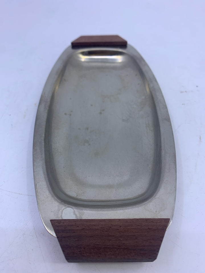 VTG SILVER METAL PICKLE DISH W WOOD HANDLES.