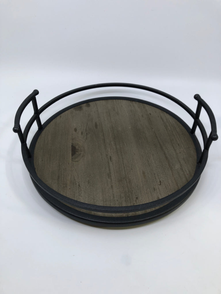 ROUND BLACK METAL WOOD BOTTOM CENTERPIECE TRAY.