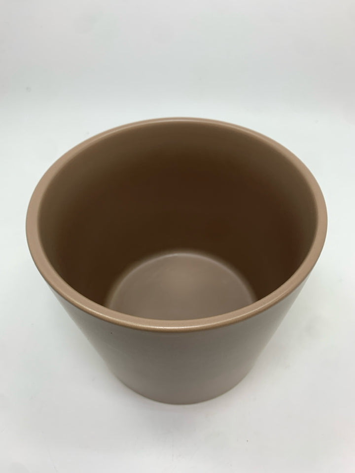 BROWN CERAMIC PLANTER.