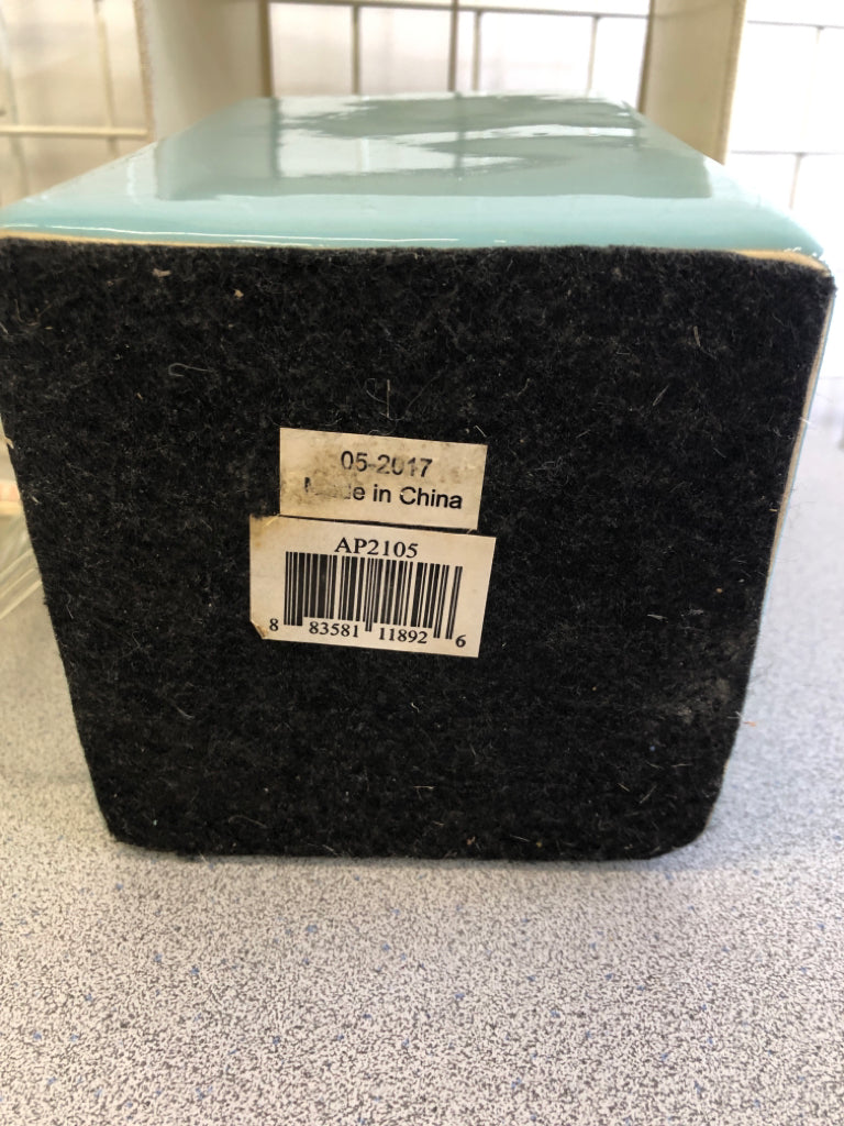 AQUA CERAMIC SQUARE BASE W/ CREAM SHADE.