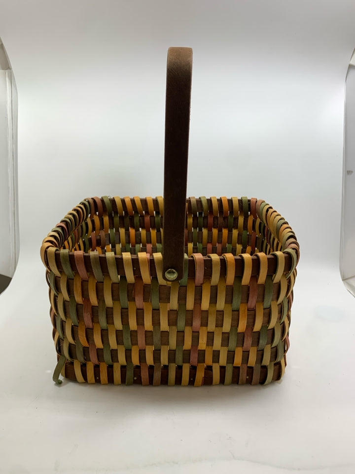COLORFUL WOVEN BASKET W/WOOD HANDLE.