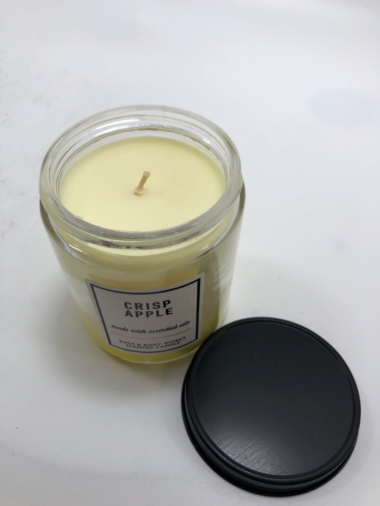 BB WORKS CRISP APPLE CANDLE.