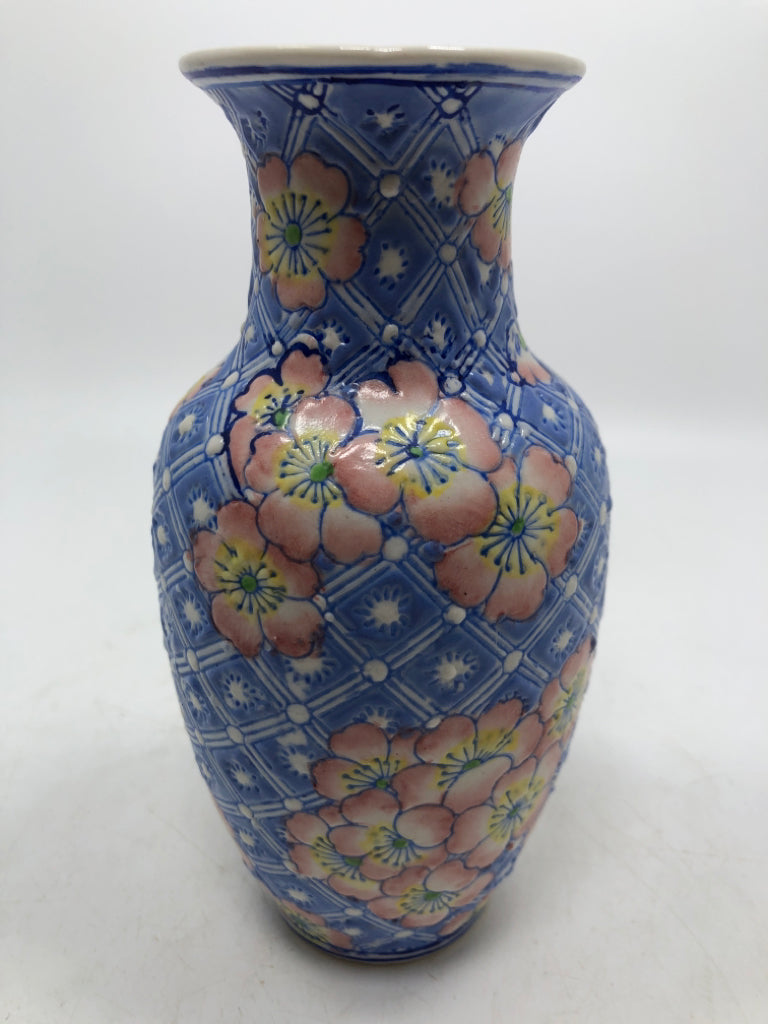 TEXTURED BLUE FLORAL VASE.