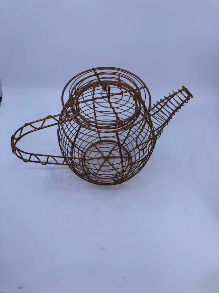 COPPER DECORATIVE TEAPOT W REMOVABLE LID.