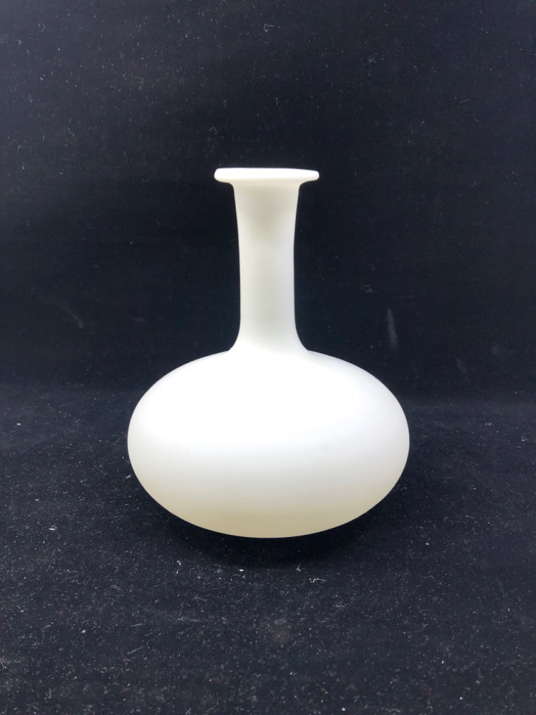 WHITE VASE W NARROW NECK AND WIDE BASE.