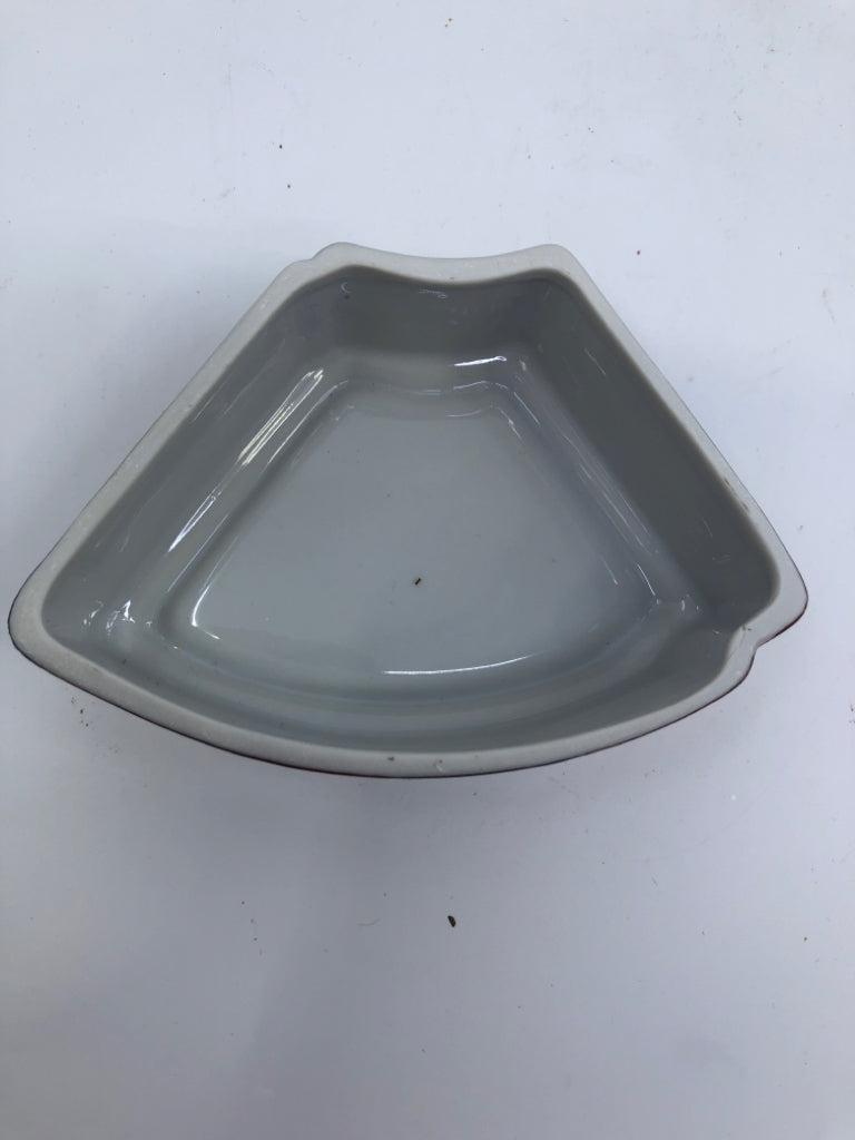 SMALL CORNER ASIAN STYLE TRINKET BOX.