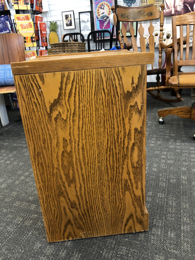 OAK WOOD 2 DRAWER FILE CABINET.