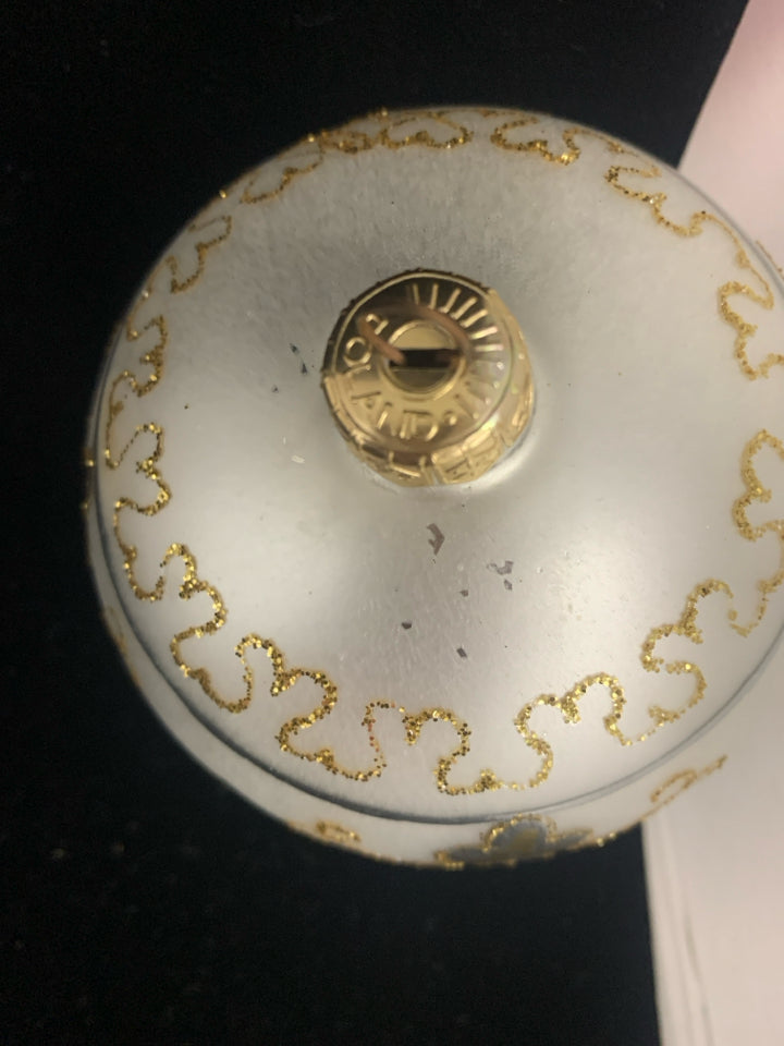 WHITE/SILVER BULB ORNAMENT W GOLD ACCENTS.