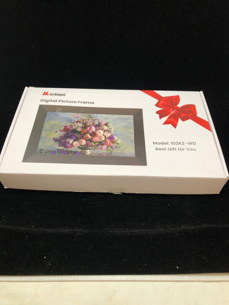 NIB DIGITAL PICTURE FRAME.