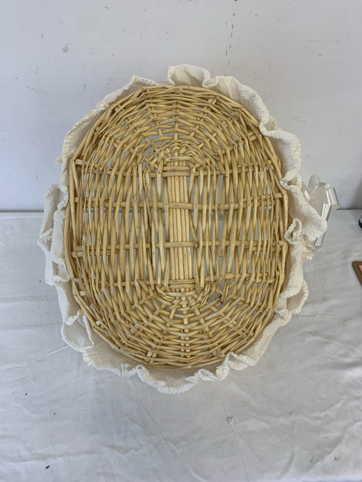 LARGE BLONDE BASKET W WHITE.