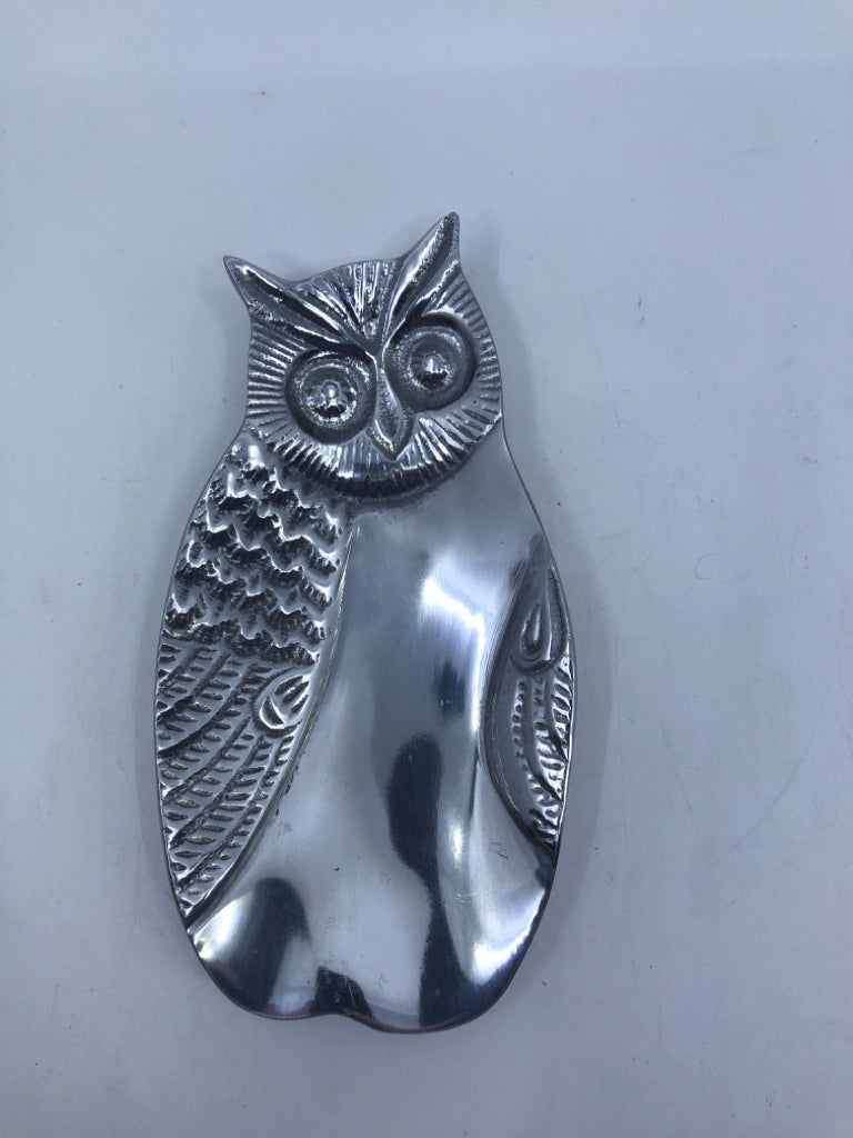 METAL OWL CATCH TRAY.