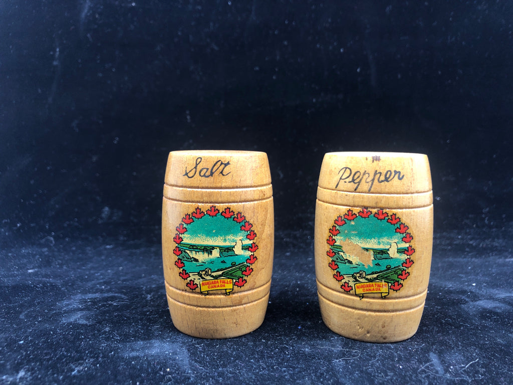 VTG NIAGRA FALLS WOOD BARRELS SALT + PEPPER.