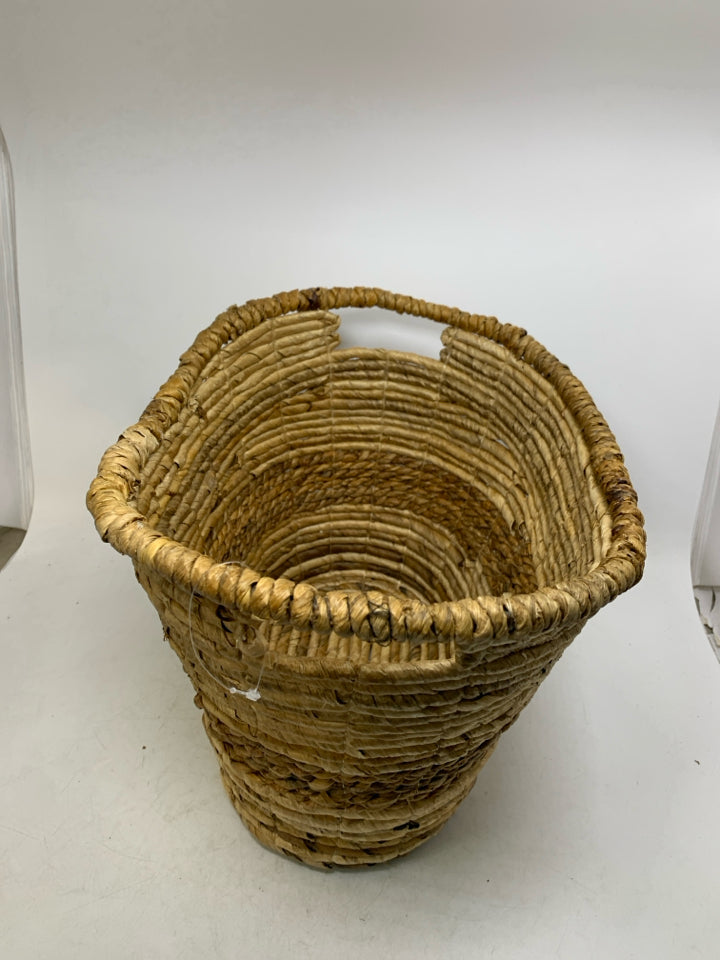 OVAL MULTI TONE TWIN BASKET W/ HANDLES.