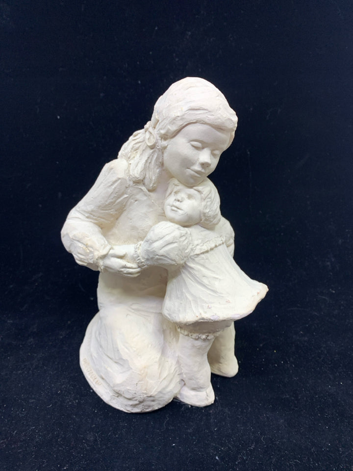 STONE CREAM MOTHER KNEELING HUGGING CHILD BRIGHT EYES.