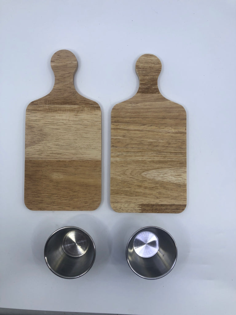 2 SMALL WOODEN SERVING BOARDS  W/ 2 SMALL METAL BOWLS 9"X 4"