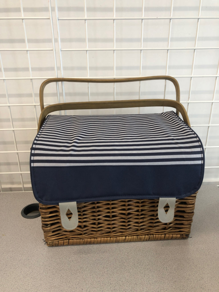 WICKER PICNIC BASKET SET W/BLUE STIPE LINING.