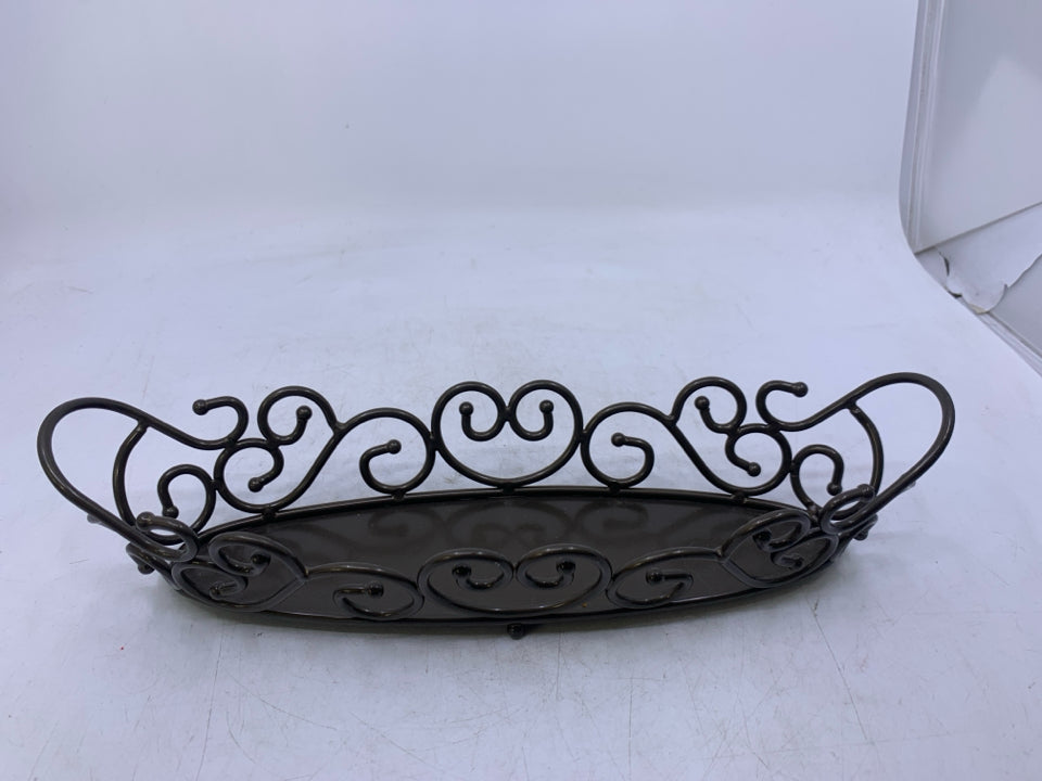 SMALL METAL OVAL SERVER.