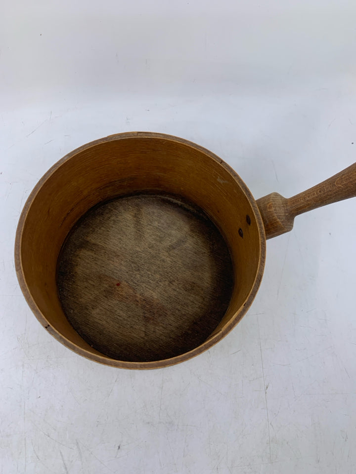 CIRCLE WOOD BASE W/ HANDLE DECORATIVE POT?.