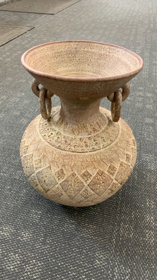TERRA COTTA GARDEN URN VASE.