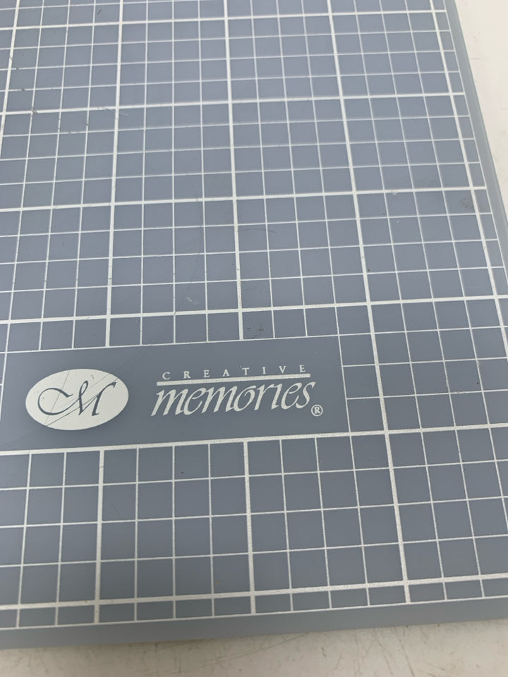 CREATIVE MEMORIES CUTTING MAT GRID BOARD.
