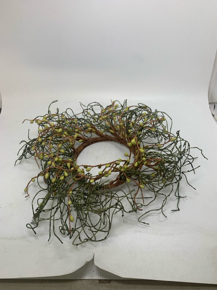 LARGE GREEN PIP BERRIES CANDLE WREATH.
