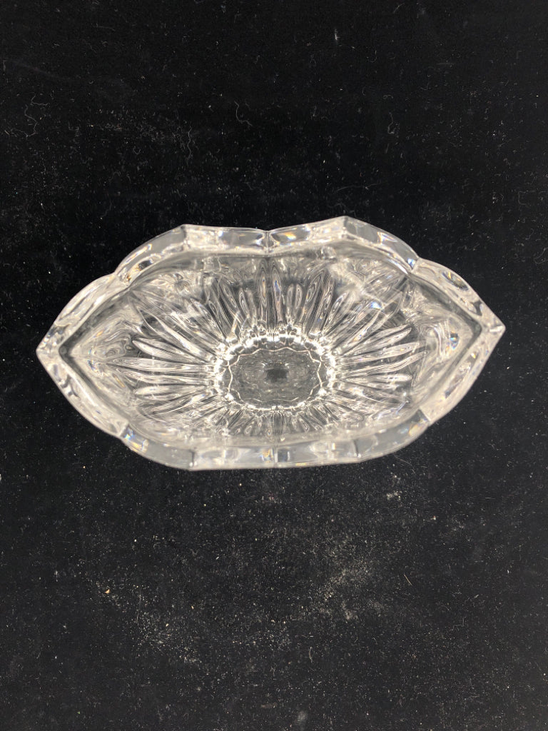 GORHAM WIDE TULIP SHAPED GLASS VASE.