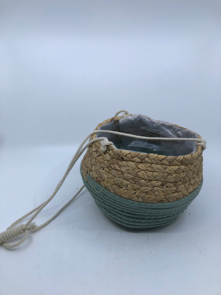 WOVEN 2 TONED HANGING PLANTER BASKET.