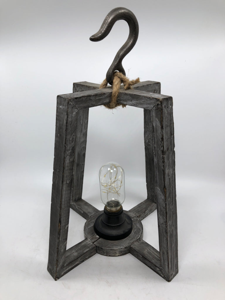 FARMHOUSE STYLE OPEN-FRAME BATTERY LANTERN LAMP.