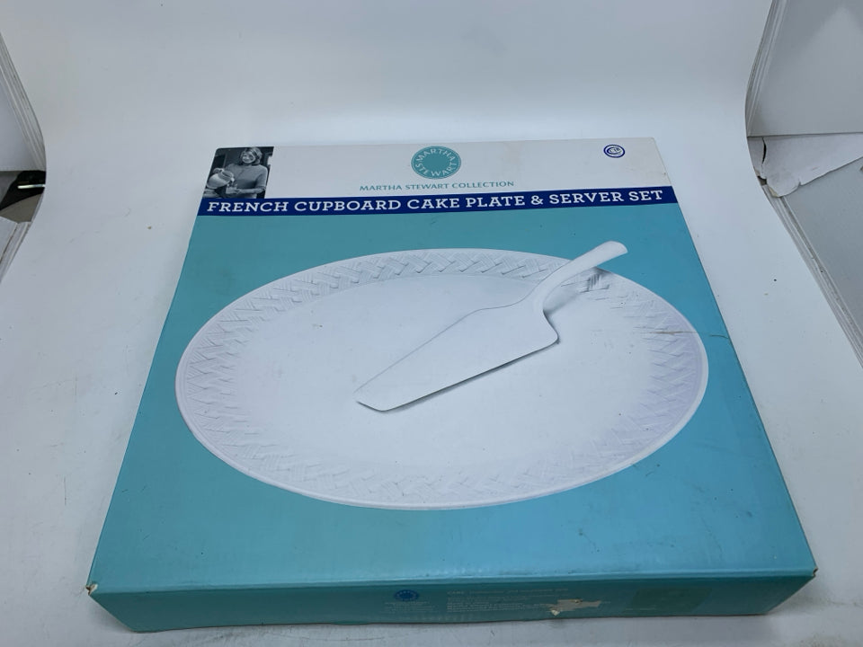NIB FRENCH CUPBOARD CAKE PLATE & SERVER SET.