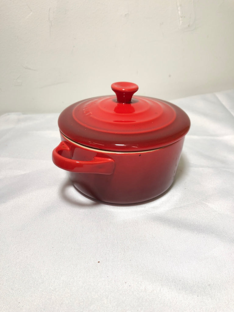 RED LE CREUSET BAKER W HANDLES.