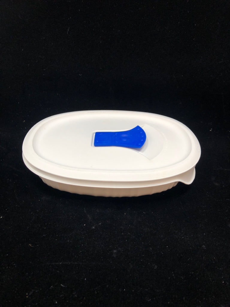 STONEWARE CASSEROLE W/ LID.