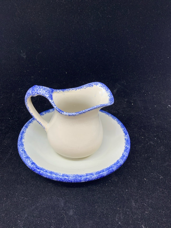 BLUE APPLE PATTERN PITCHER AND BOWL.