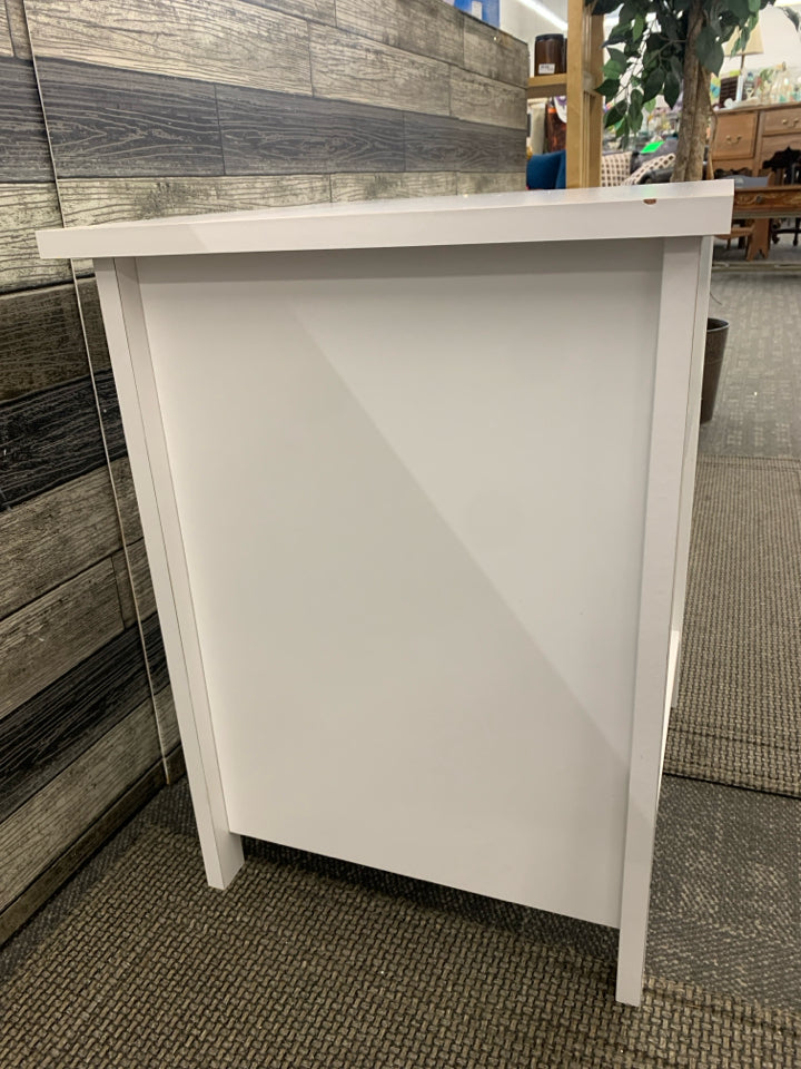 WHITE WOOD NIGHTSTAND W/DRAWER AND SHELF.