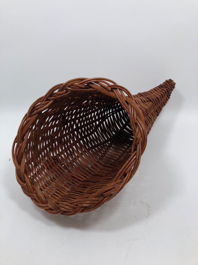 DARK BROWN WICKER CORNUCOPIA.