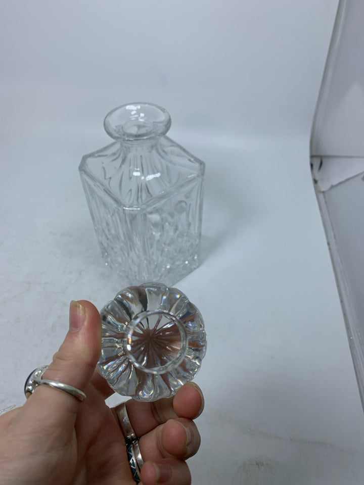 VTG CRYSTAL DECANTER W/ LARGE CIRCLE STOPPER.