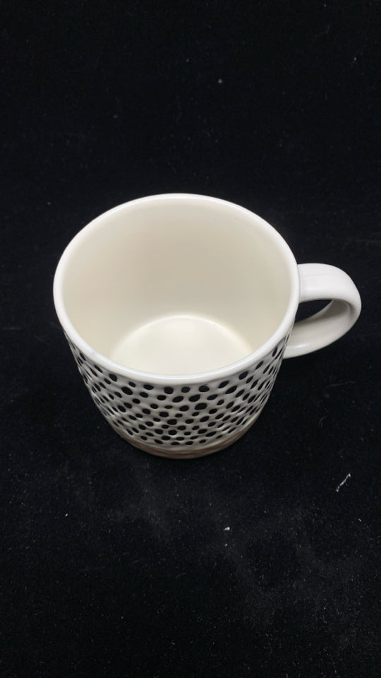 BLACK POLKA DOT MUG.