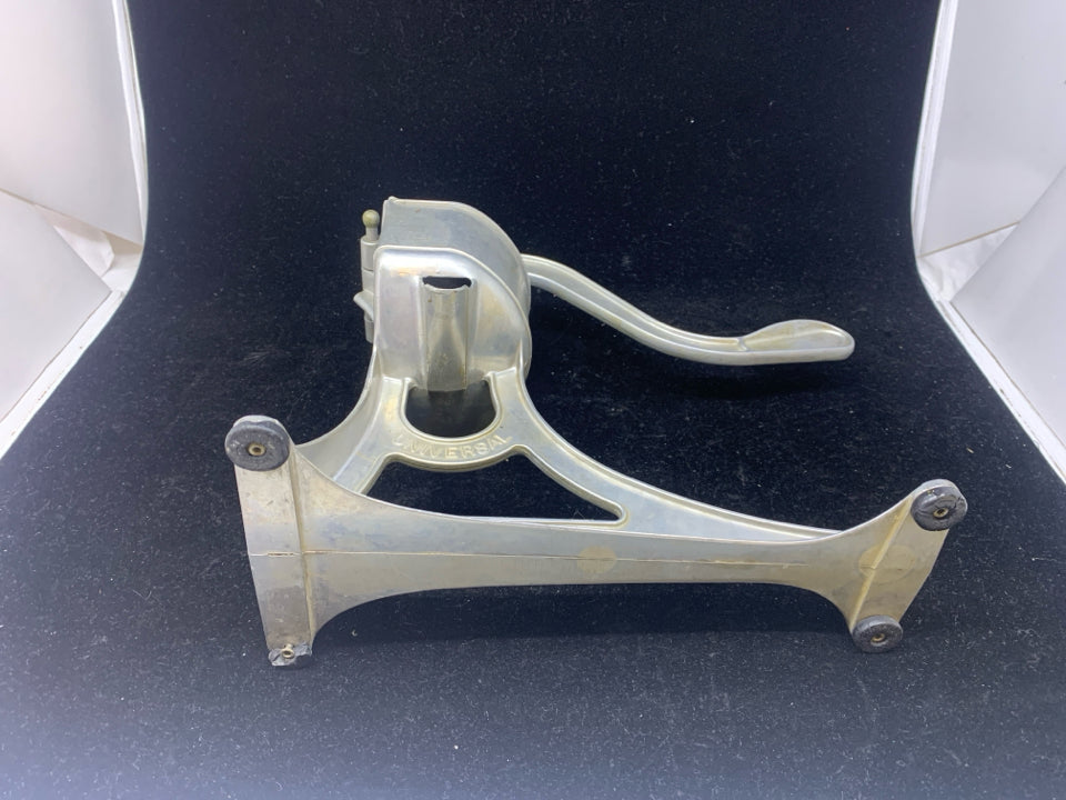 VTG CITRUS METAL JUICER.