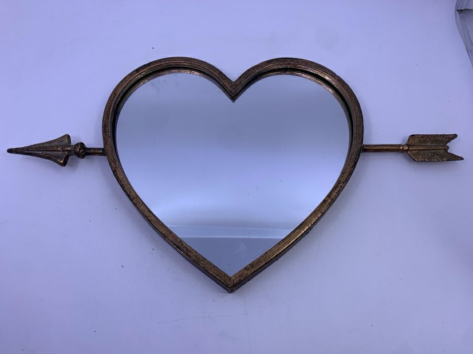 BRONZE HEART ARROW WALL MIRROR.
