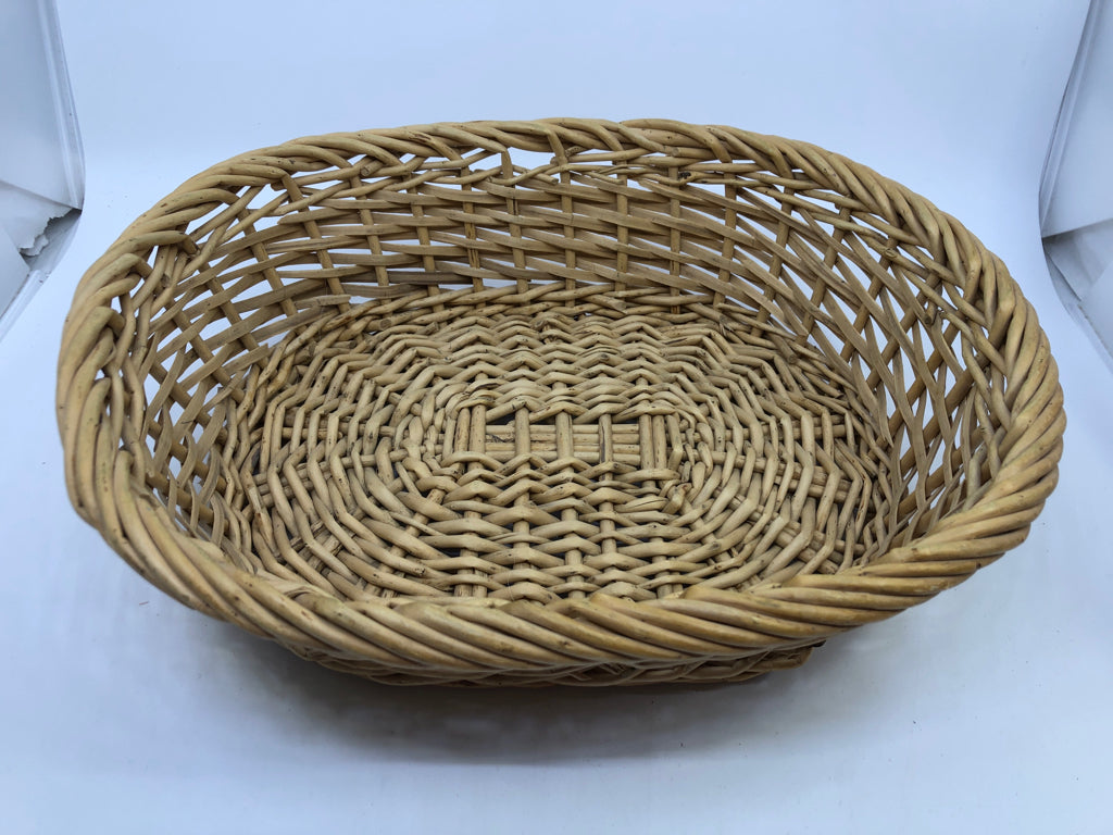 OVAL BLONDE WOVEN BASKET TRAY.