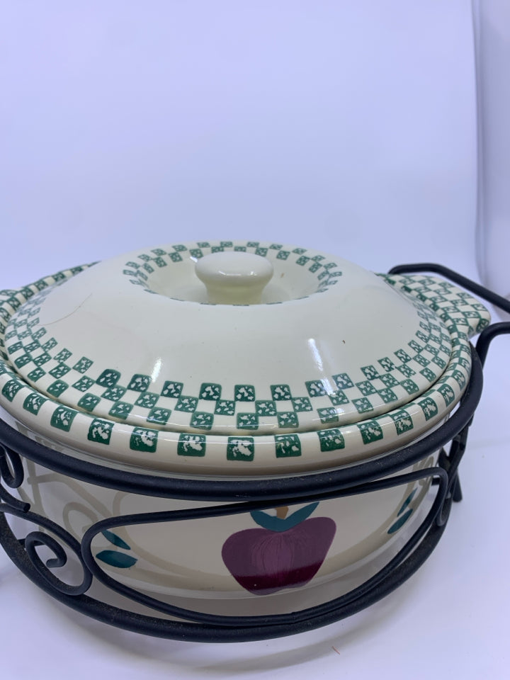 VTG ROUND APPLE CASSEROLE DISH W LID IN BLACK METAL STAND.