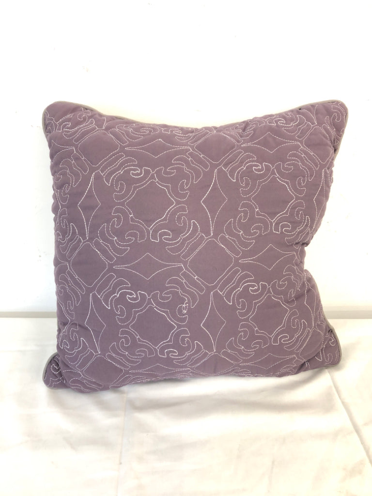 PURPLE AND GREY DECOR PILLOW.