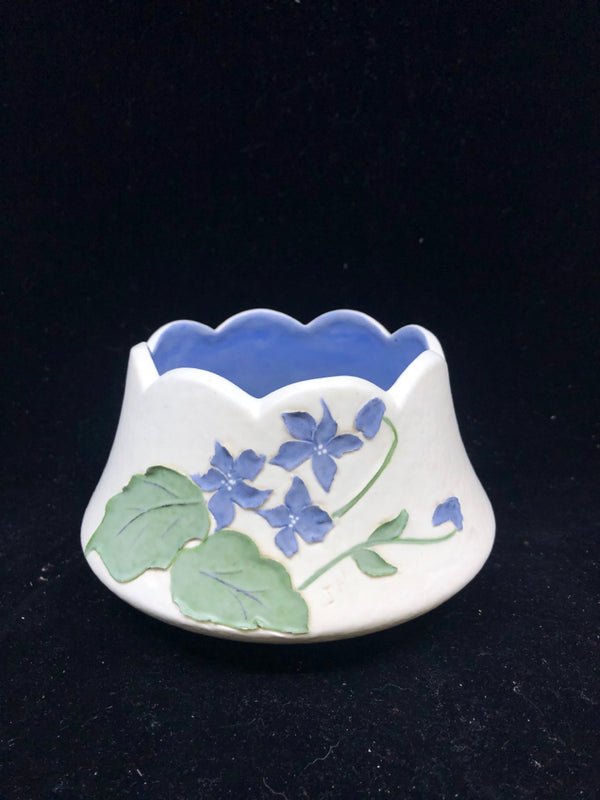 WHITE AND BLUE FLOWER BOWL WITH CURVY EDGES.