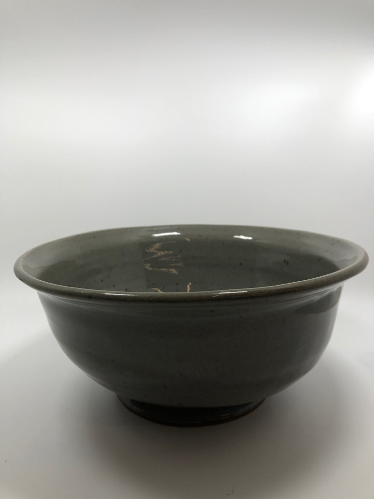 GREY POTTERY GLAZED SPECKLED BOWL.