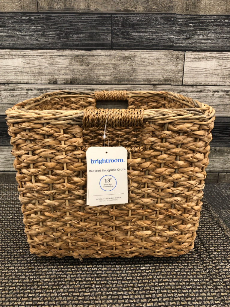 BLONDE WOVEN BASKET W HANDLES.