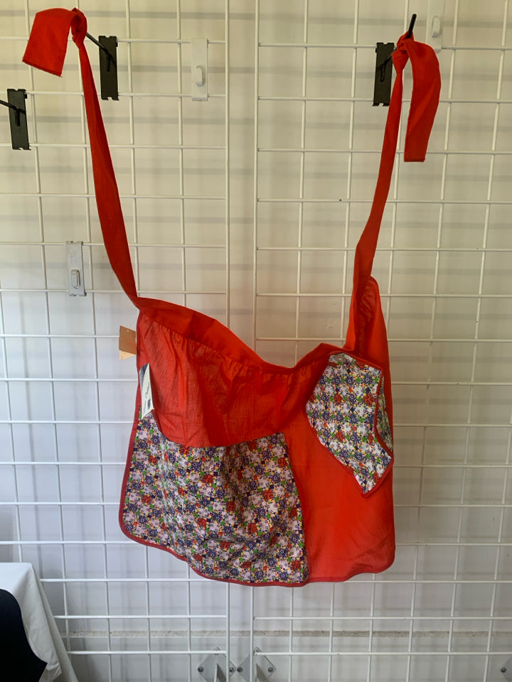 VTG RED QUILTED APRON.