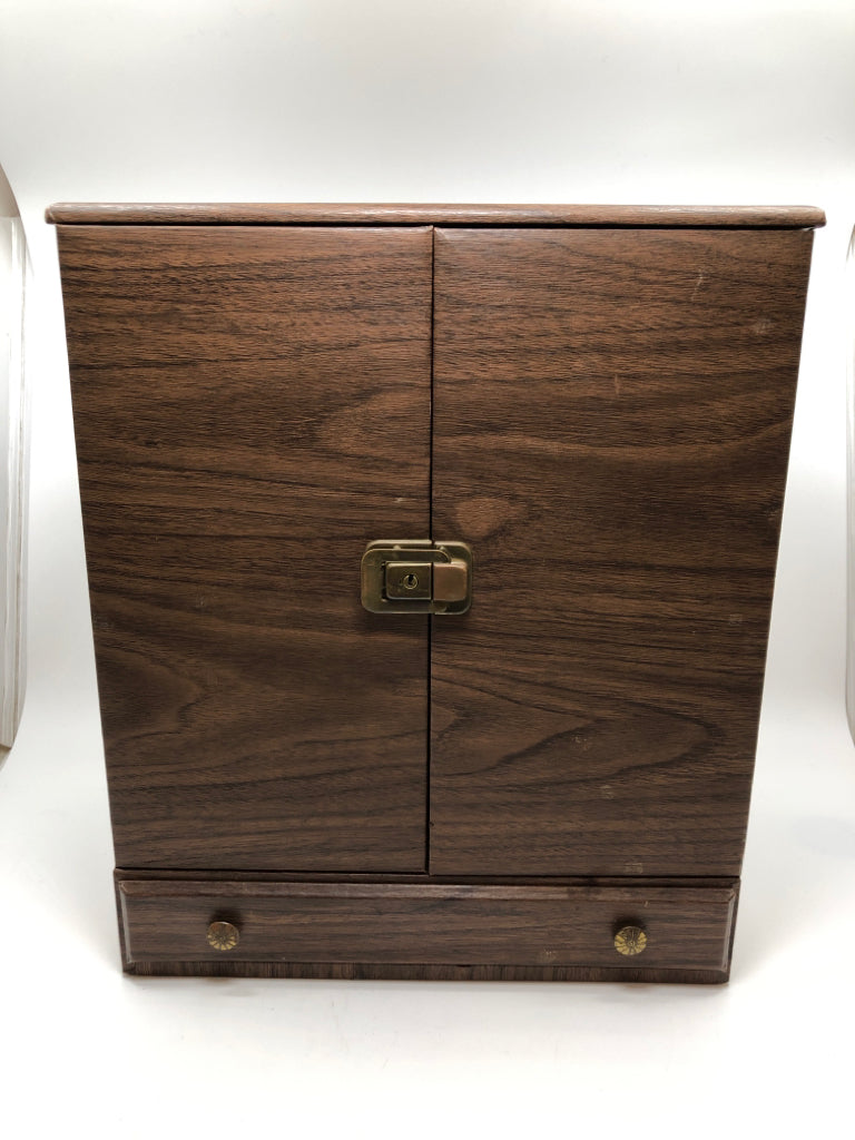 6 DRAWER WOOD JEWELRY BOX W/NECKLACE STORAGE.