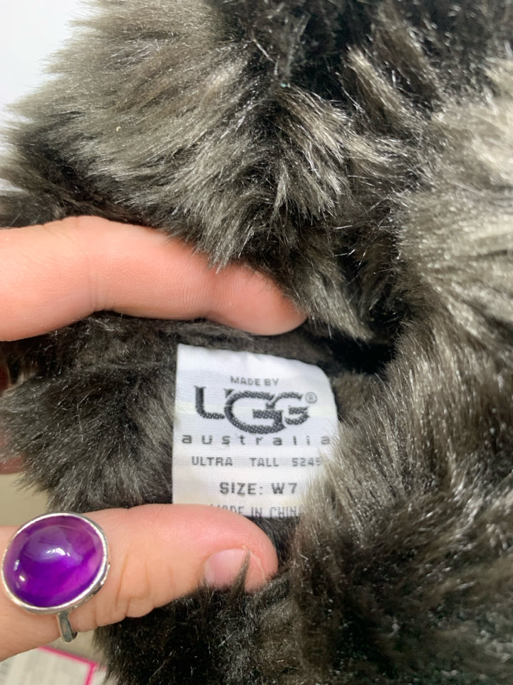 UGG Size 7 Juniors Boots