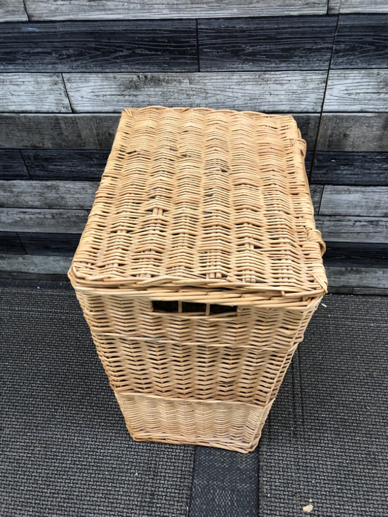 WOVEN HAMPER.