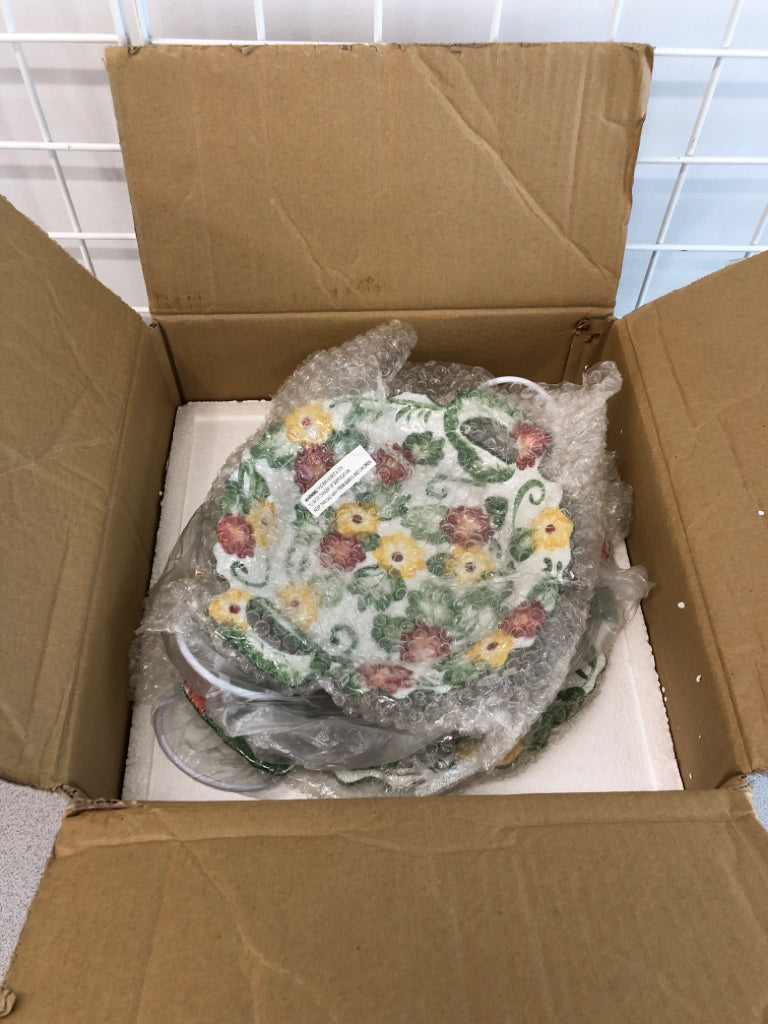 NIB 6PC TEMPTATIONS FLORAL OVENWARE SET.